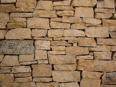 A kövek ereje: természetes kövek ragasztása a tartósság jegyében